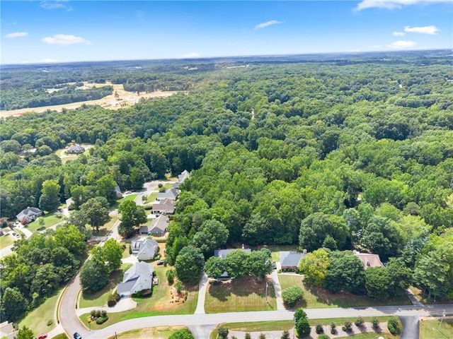 860 Lakeview Drive, Commerce, GA 30529