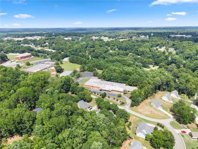860 Lakeview Drive, Commerce, GA 30529