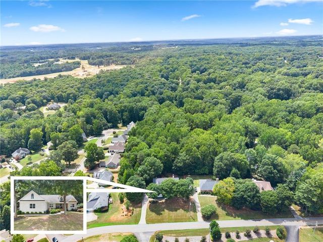 860 Lakeview Drive, Commerce, GA 30529