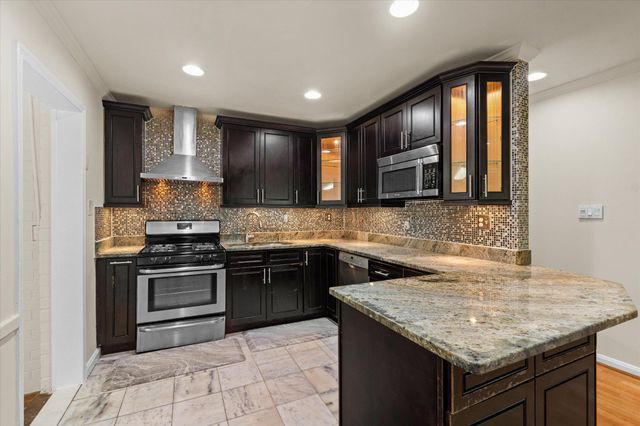 6242 INDIAN RUN PKWY, Alexandria, VA 22312