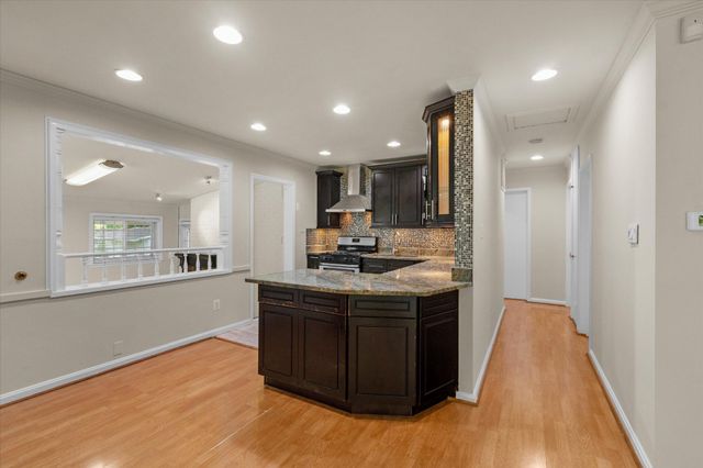 6242 INDIAN RUN PKWY, Alexandria, VA 22312