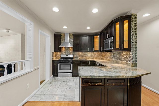 6242 INDIAN RUN PKWY, Alexandria, VA 22312