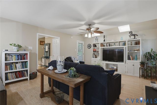 5811 Ridge Point Rd, Midlothian, VA 23112