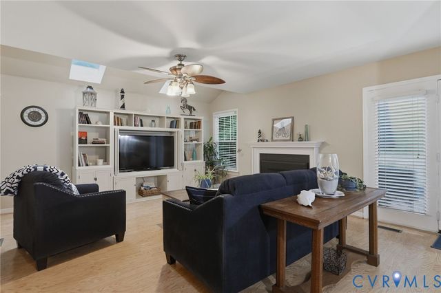 5811 Ridge Point Rd, Midlothian, VA 23112