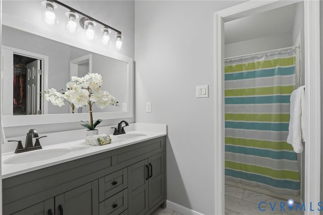 5811 Ridge Point Rd, Midlothian, VA 23112
