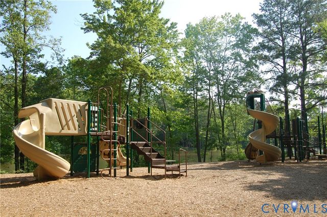 5811 Ridge Point Rd, Midlothian, VA 23112