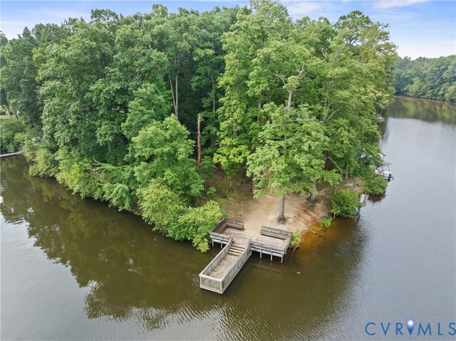 5811 Ridge Point Rd, Midlothian, VA 23112