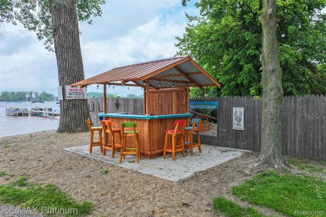 24 Sunset Lane, Fenton Charter Township, MI 48430