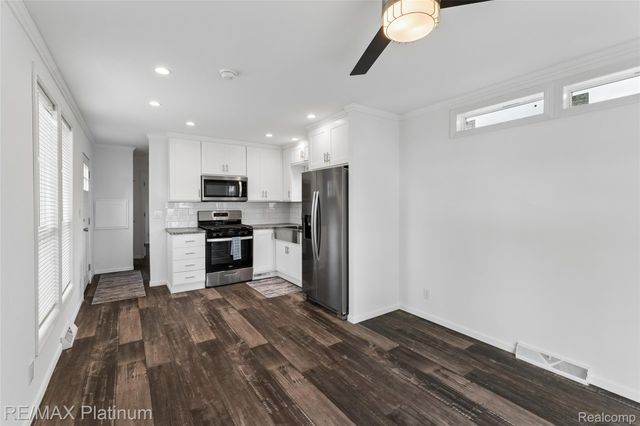 24 Sunset Lane, Fenton Charter Township, MI 48430