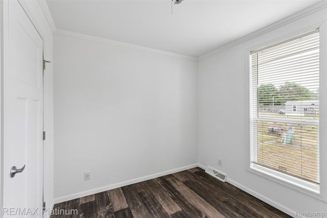 24 Sunset Lane, Fenton Charter Township, MI 48430