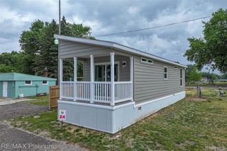 24 Sunset Lane, Fenton Charter Township, MI 48430