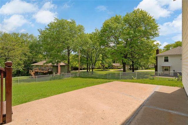 9915 Belleview Avenue, Kansas City, MO 64114