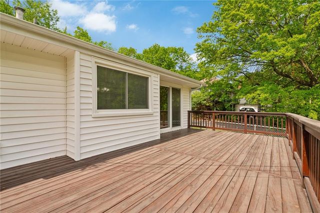 9915 Belleview Avenue, Kansas City, MO 64114