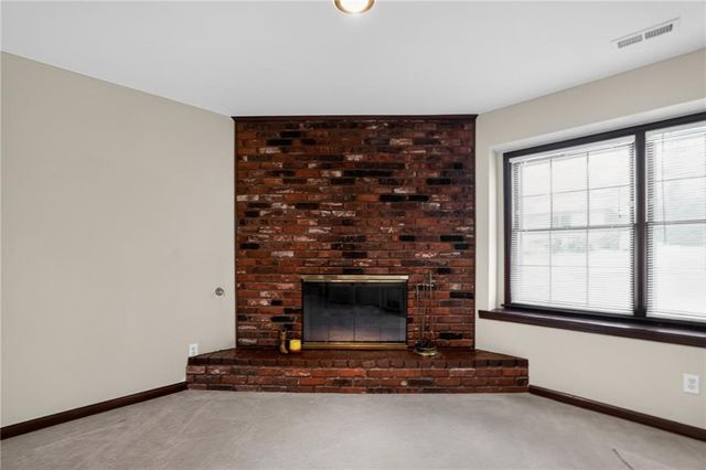 9915 Belleview Avenue, Kansas City, MO 64114