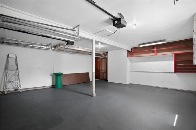 9915 Belleview Avenue, Kansas City, MO 64114