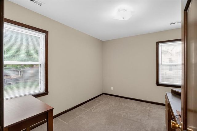 9915 Belleview Avenue, Kansas City, MO 64114