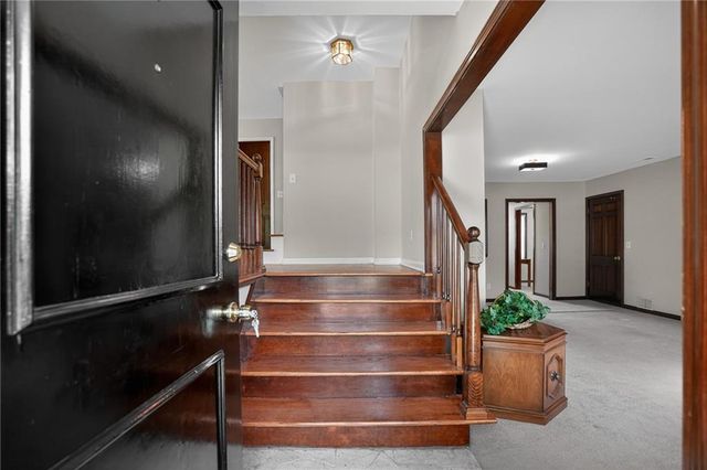 9915 Belleview Avenue, Kansas City, MO 64114