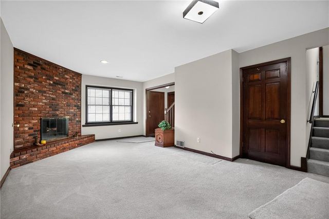 9915 Belleview Avenue, Kansas City, MO 64114