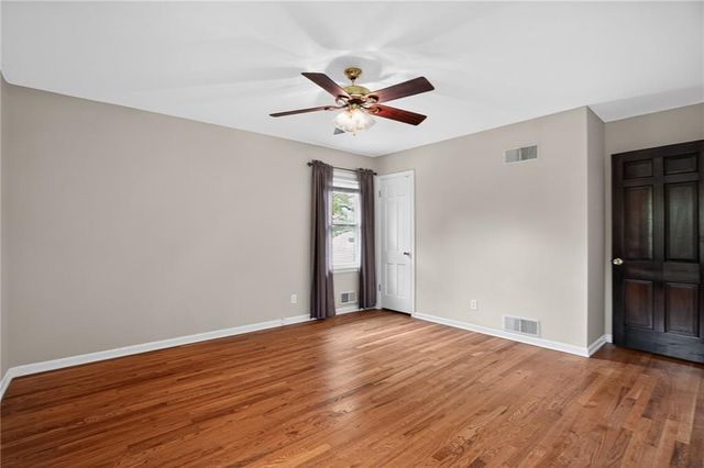 9915 Belleview Avenue, Kansas City, MO 64114