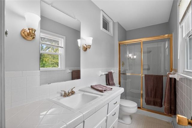 9915 Belleview Avenue, Kansas City, MO 64114