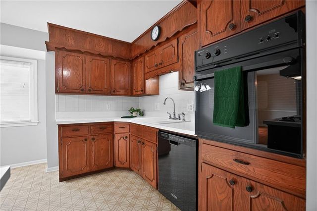 9915 Belleview Avenue, Kansas City, MO 64114