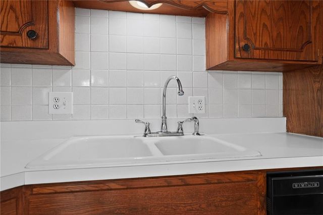 9915 Belleview Avenue, Kansas City, MO 64114