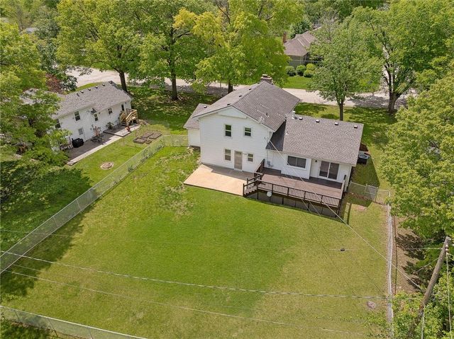 9915 Belleview Avenue, Kansas City, MO 64114