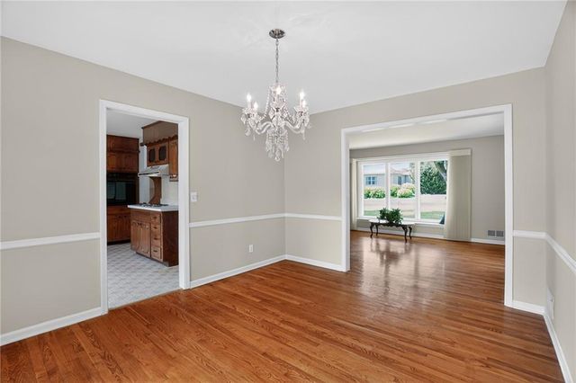 9915 Belleview Avenue, Kansas City, MO 64114