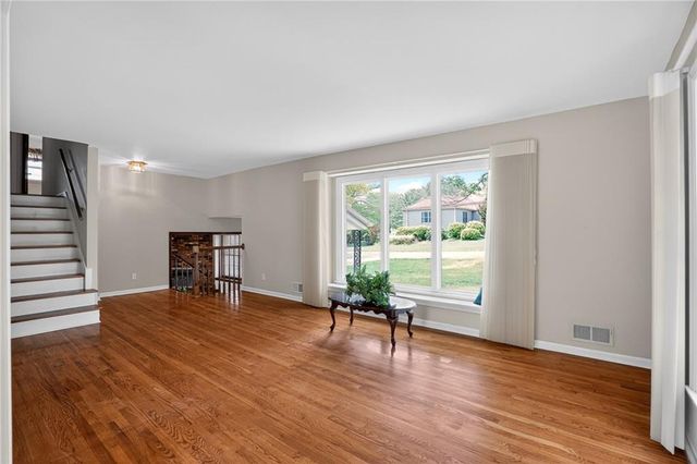 9915 Belleview Avenue, Kansas City, MO 64114