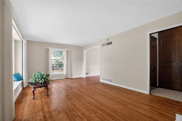 9915 Belleview Avenue, Kansas City, MO 64114