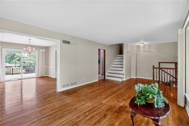 9915 Belleview Avenue, Kansas City, MO 64114