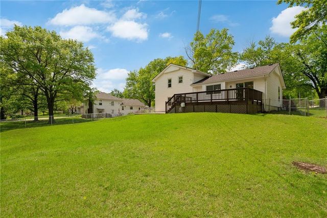 9915 Belleview Avenue, Kansas City, MO 64114