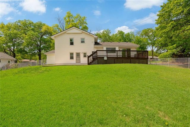 9915 Belleview Avenue, Kansas City, MO 64114