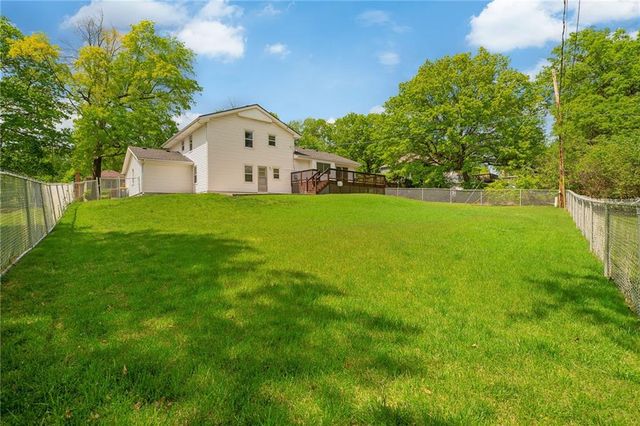 9915 Belleview Avenue, Kansas City, MO 64114