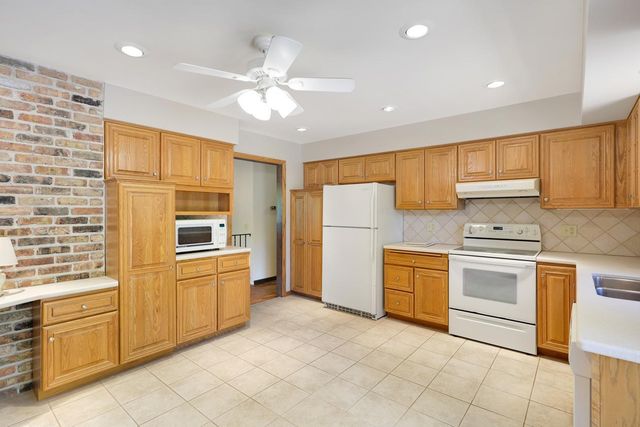 17610 24th Avenue N, Plymouth, MN 55447