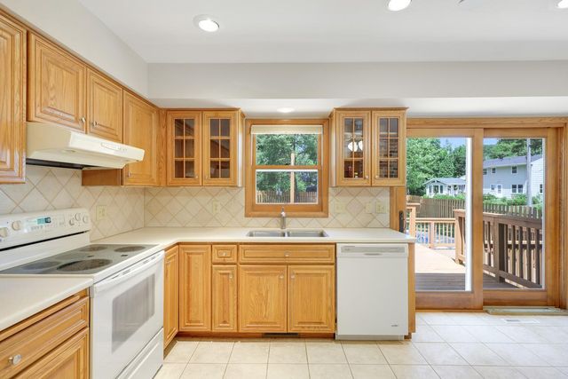 17610 24th Avenue N, Plymouth, MN 55447
