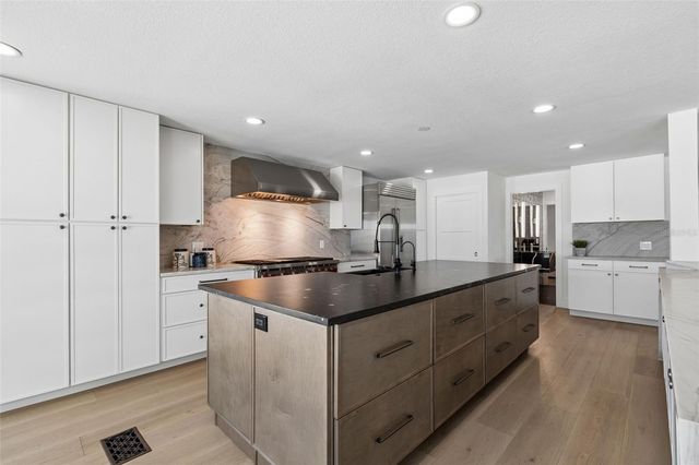 930 ELDORADO AVENUE, Clearwater Beach, FL 33767