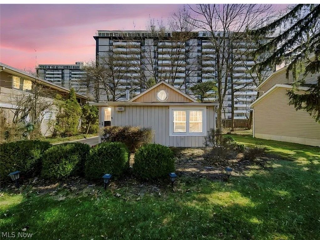101 E 238th Street, Cleveland, OH 44123