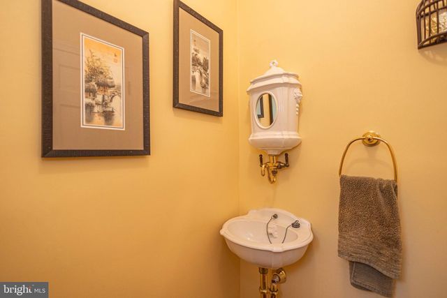 10 EFFINGHAM, Yardley, PA 19067