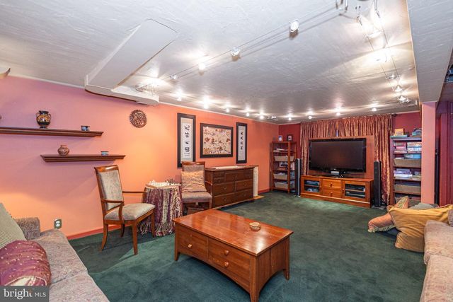 10 EFFINGHAM, Yardley, PA 19067