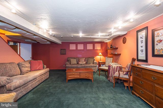 10 EFFINGHAM, Yardley, PA 19067