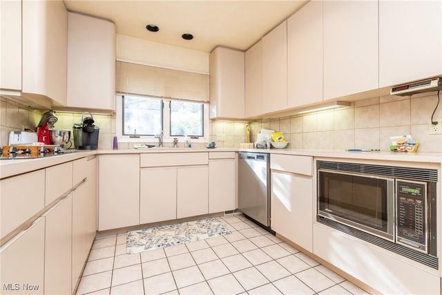 5 Hampshire Court, Beachwood, OH 44122