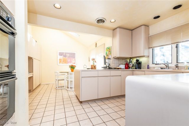 5 Hampshire Court, Beachwood, OH 44122