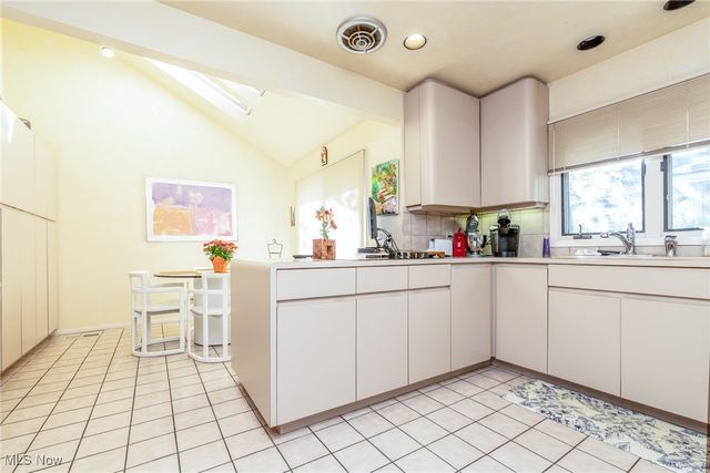 5 Hampshire Court, Beachwood, OH 44122