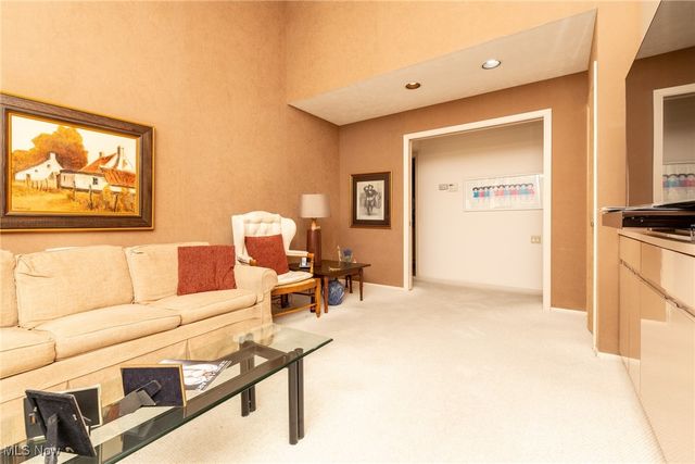 5 Hampshire Court, Beachwood, OH 44122