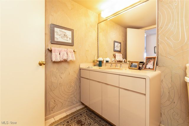 5 Hampshire Court, Beachwood, OH 44122