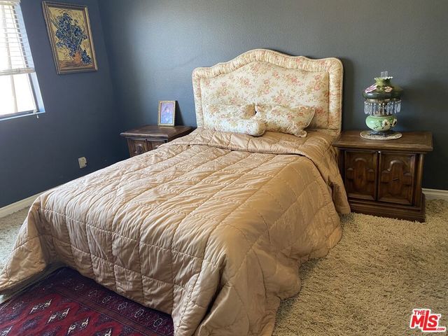 18417 Collins Street A, Tarzana, CA 91356