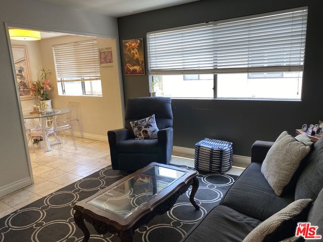 18417 Collins Street A, Tarzana, CA 91356