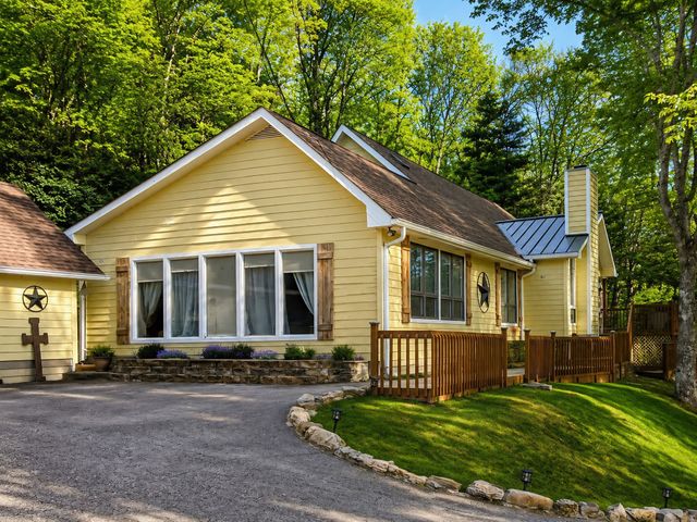 2145 S Berrys Chapel Ct, Franklin, TN 37069