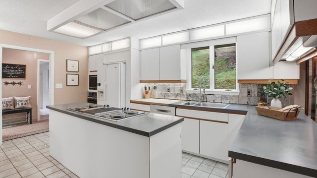 2145 S Berrys Chapel Ct, Franklin, TN 37069